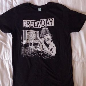 GREEN DAY BLACK BAND TEE 💚🖤 HOT TOPIC